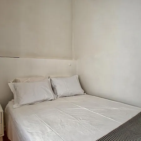 Portuguese Living Little Olive Apartment Lisbon